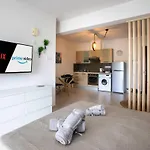 Apartament Modern & Fancy Ground Floor - Pool & Relax *