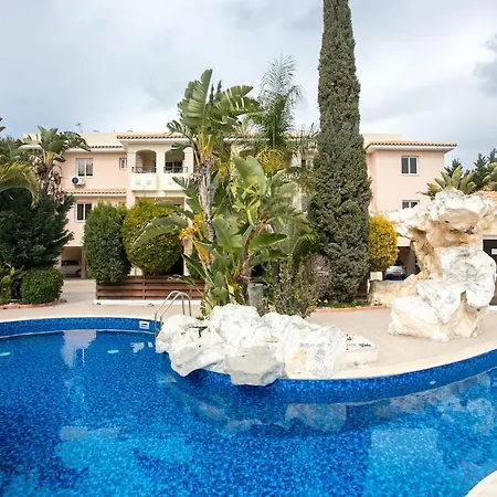 Апартаменты Modern & Fancy Ground Floor - Pool & Relax *
