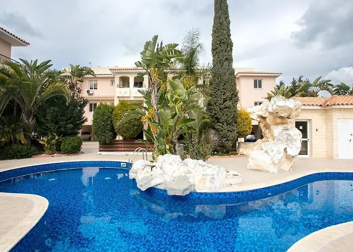 Apartmán Modern & Fancy Ground Floor - Pool & Relax *