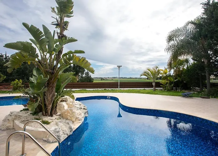 Modern & Fancy Ground Floor - Pool & Relax