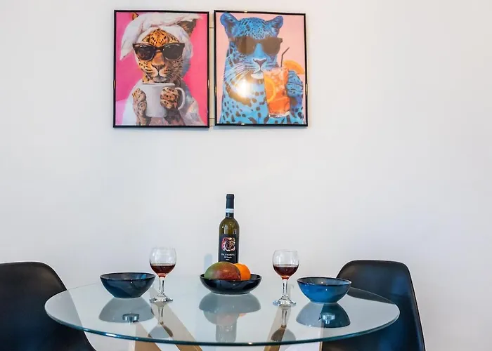 Modern & Fancy Ground Floor - Pool & Relax *