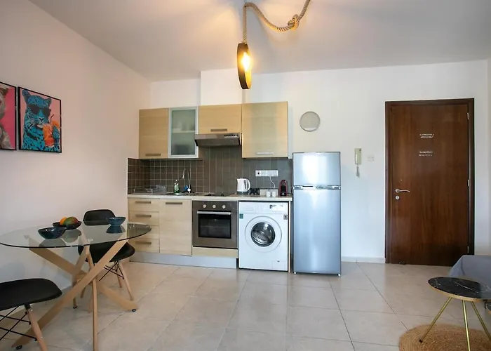 Modern & Fancy Ground Floor - Pool & Relax *